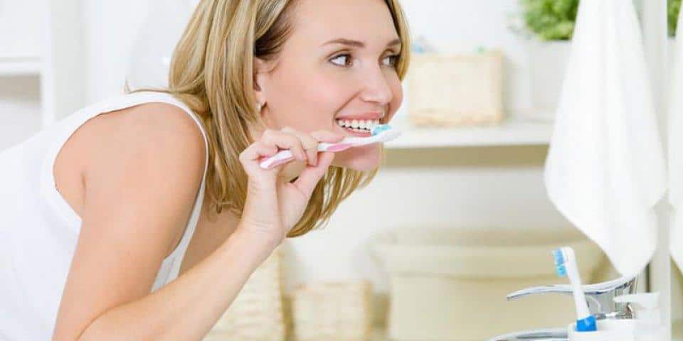 Eau chaude ou eau froide pour se laver les dents ? Ca a son importance !