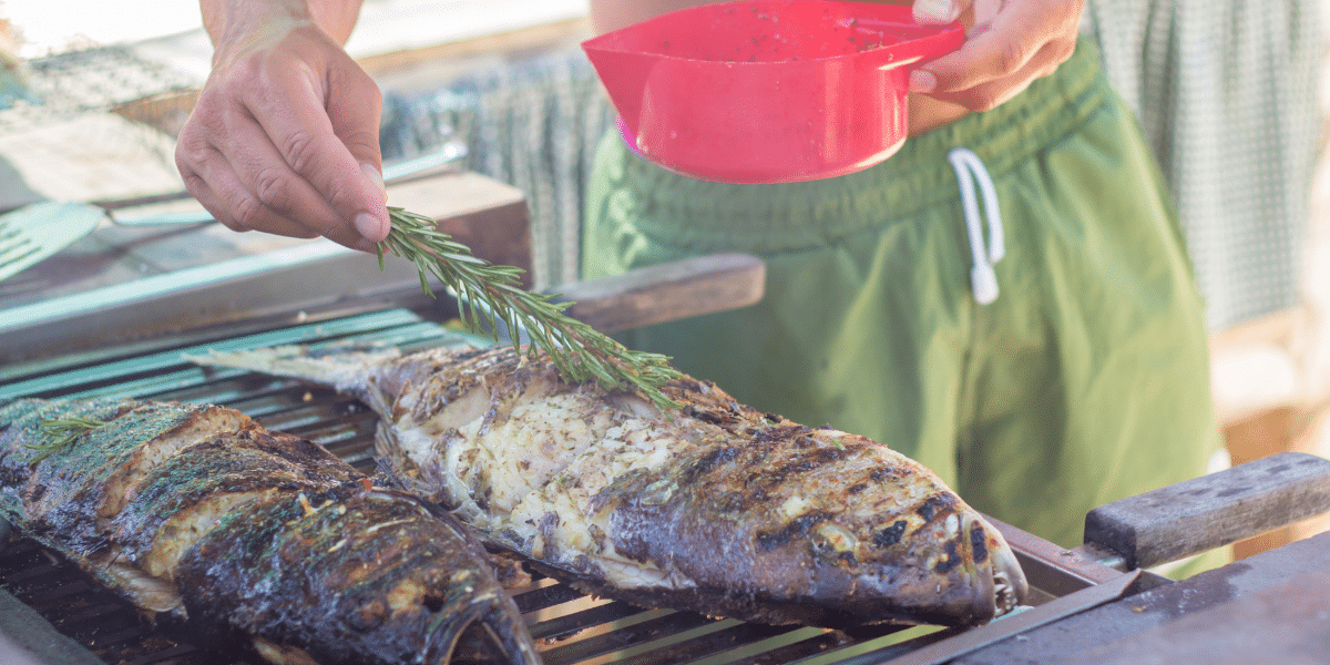 Barbecue : Et si on variait les plaisirs ! Place au poisson au lieu de la viande sur le barbecue !