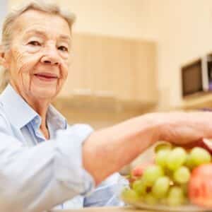 Bien manger à la retraite : nos conseils pour choisir des aliments sains