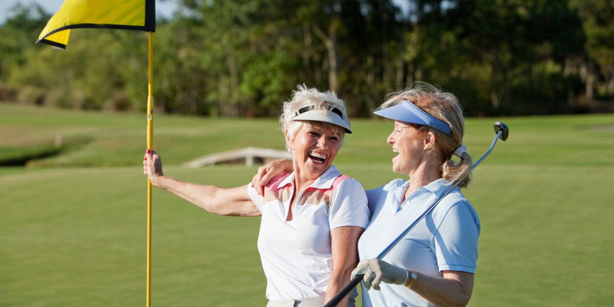 Rajeunir grâce au golf : comment ce sport enchante et dynamise les seniors !