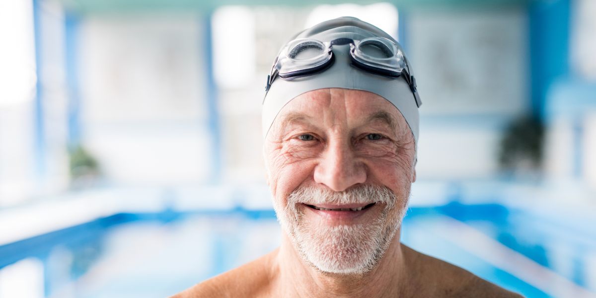 Pourquoi la natation est particulièrement recommandée pour rester en forme à 60 ans ? N’hésitez plus et plongez !