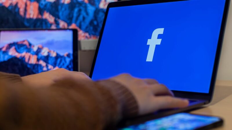 « Je n’autorise pas Facebook… » : Faut-il vraiment partager ces publications sur le droit à la vie privée ? Ont-elles une valeur ?