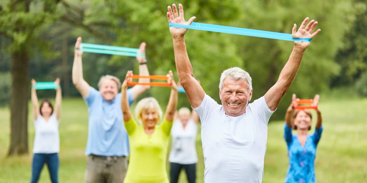 Loisirs et activités : comment les seniors peuvent rester actifs et engagés