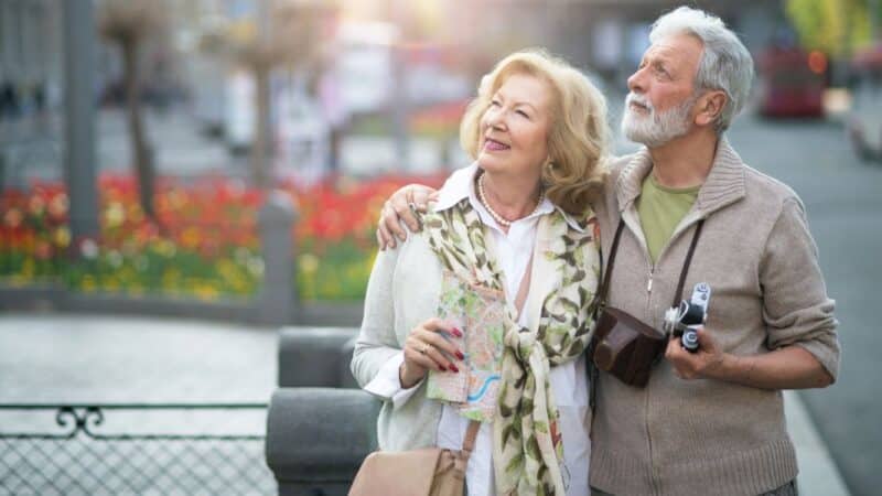 Voyager en toute sérénité : les meilleures destinations pour les seniors